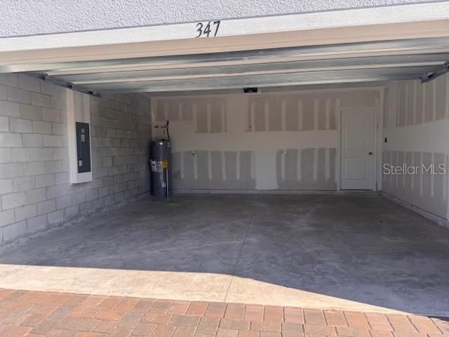 Exterior, Garage