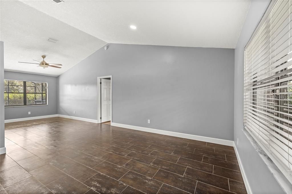 Empty room, Interior, Recessed Lighting