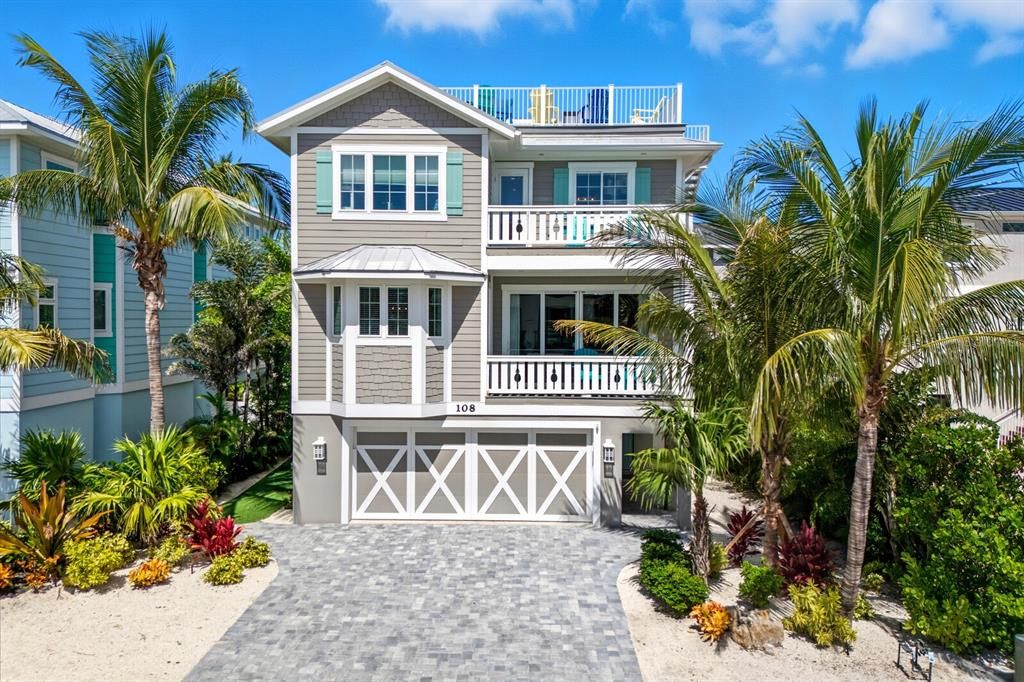 Attached, Exterior, Facade, Queen Anne Victorian