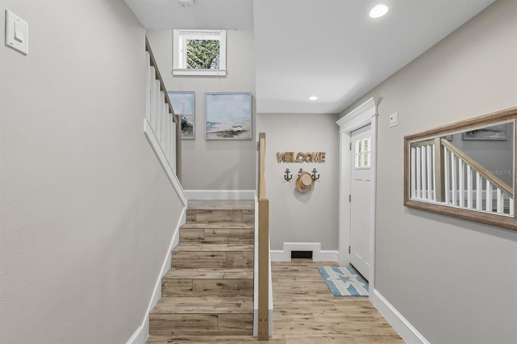 Interior, Recessed Lighting, Wood Texture Flooring