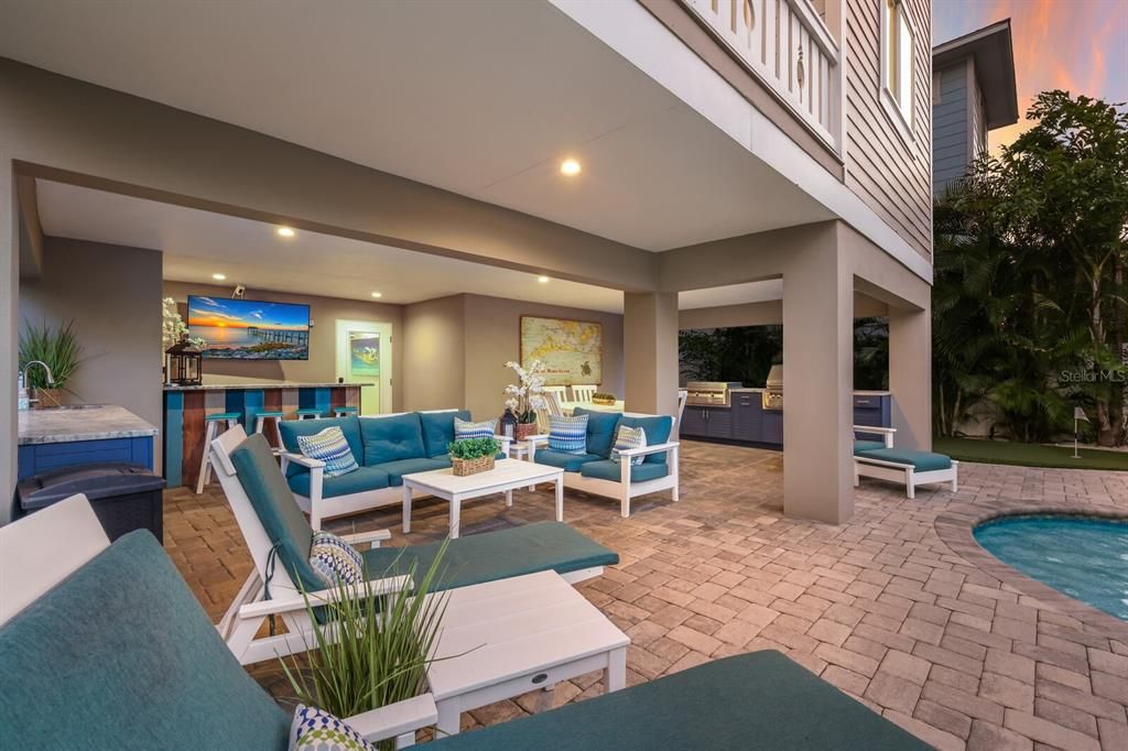 Exterior, Living room, Pool, Recessed Lighting
