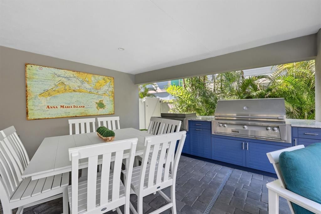 Exterior, Outdoor Kitchen