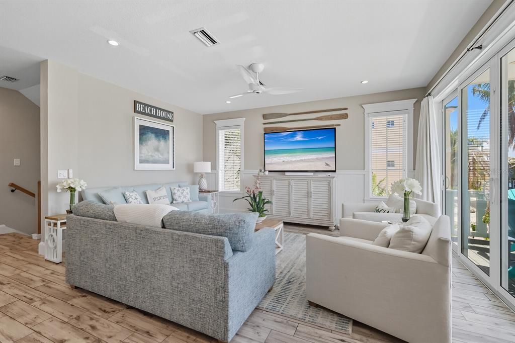 Interior, Living room, Recessed Lighting, Wood Texture Flooring