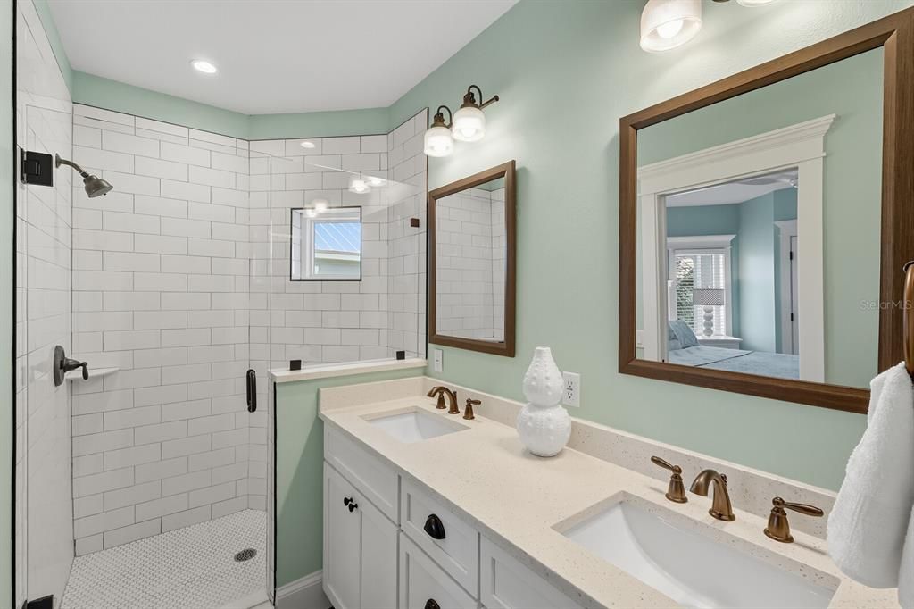 Bathroom, Dual Sink Vanities, Interior, Recessed Lighting