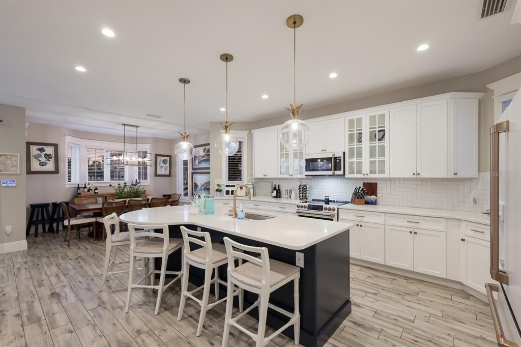 Dining room, Interior, Kitchen, Pendant Lights, Recessed Lighting, Wood Texture Flooring