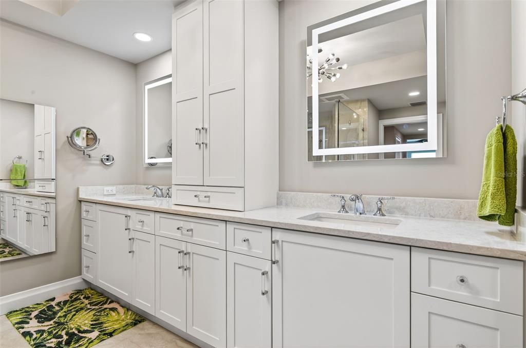 Bathroom, Dual Sink Vanities, Interior, Recessed Lighting