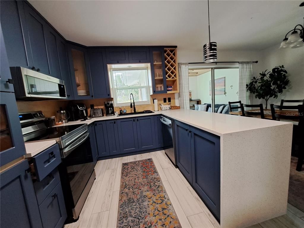 Dining room, Interior, Kitchen, Pendant Lights, Wood Texture Flooring