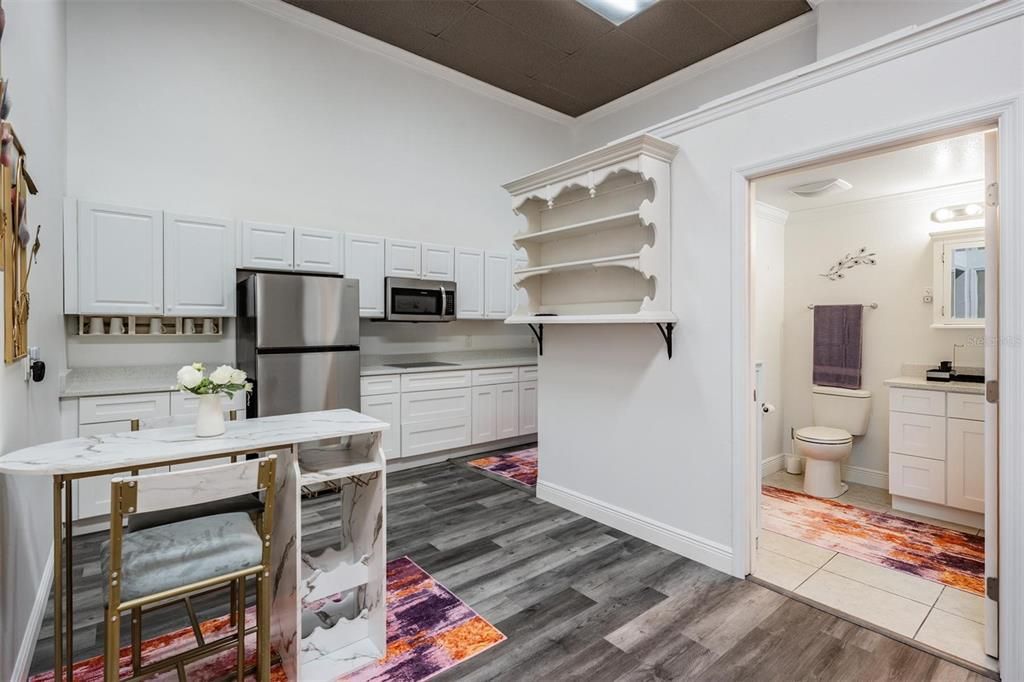 Dining room, Interior, Kitchen, Stainless Steel Appliances, Wood Texture Flooring
