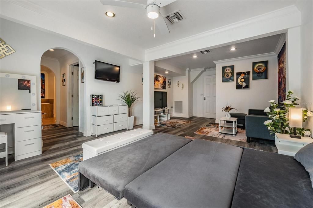 Interior, Living room, Recessed Lighting, Wood Texture Flooring