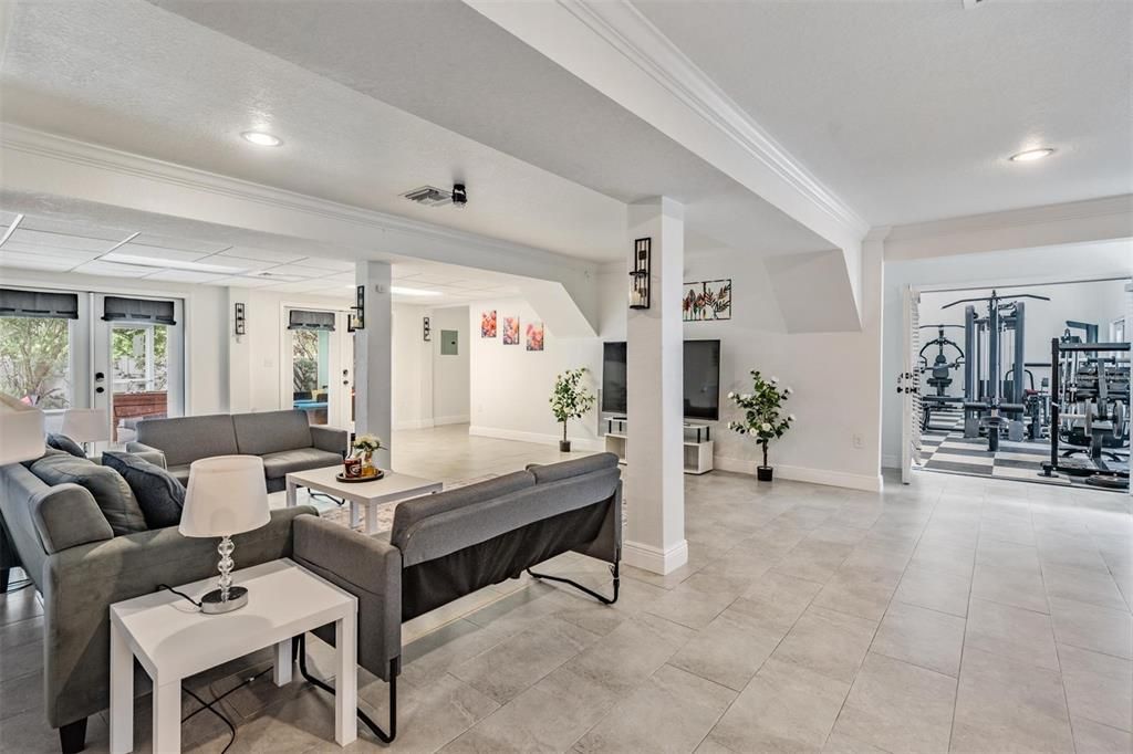 Fitness Equipment, Interior, Living room, Recessed Lighting