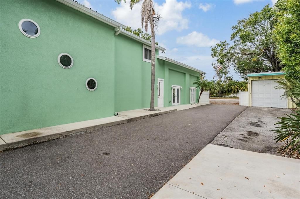 Detached Garage, Exterior