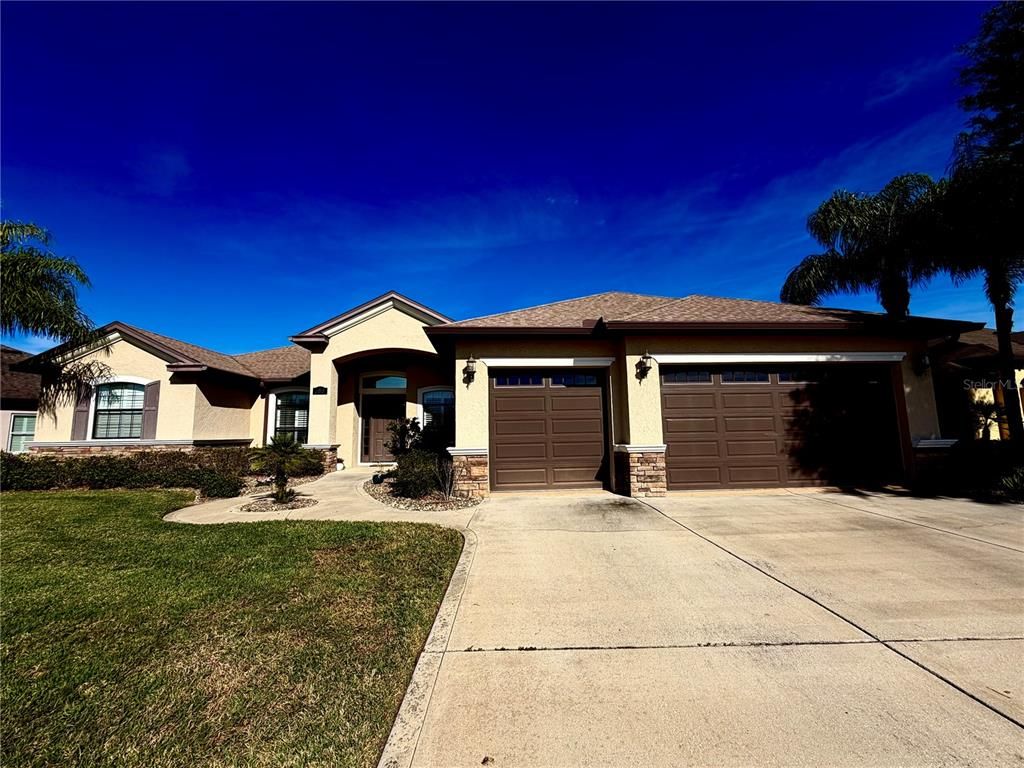 Attached, Exterior, Facade, Ranch