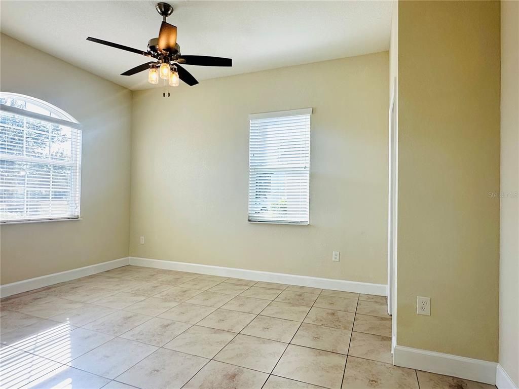 Empty room, Interior