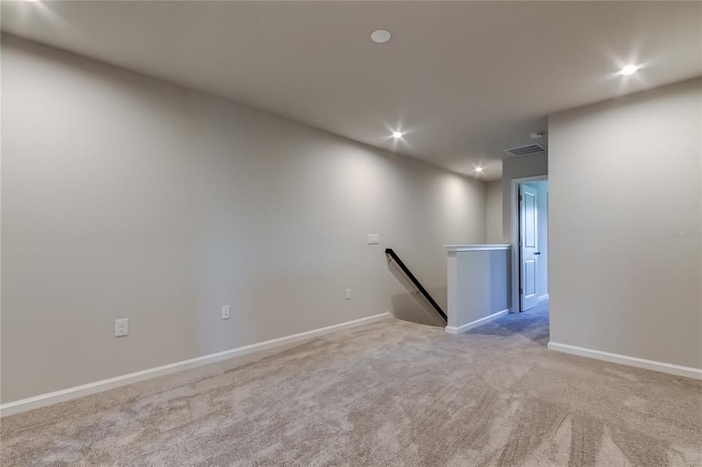 Empty room, Interior, Recessed Lighting