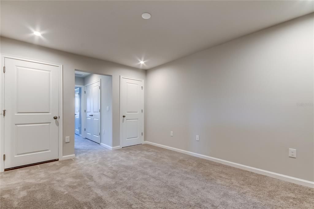 Empty room, Interior, Recessed Lighting