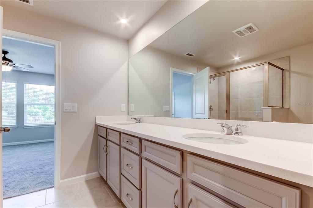 Bathroom, Dual Sink Vanities, Interior, Recessed Lighting