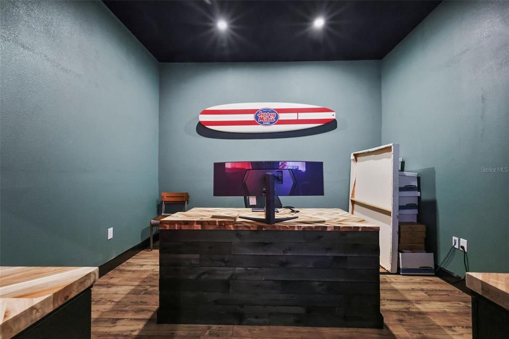 Interior, Recessed Lighting, Wood Texture Flooring