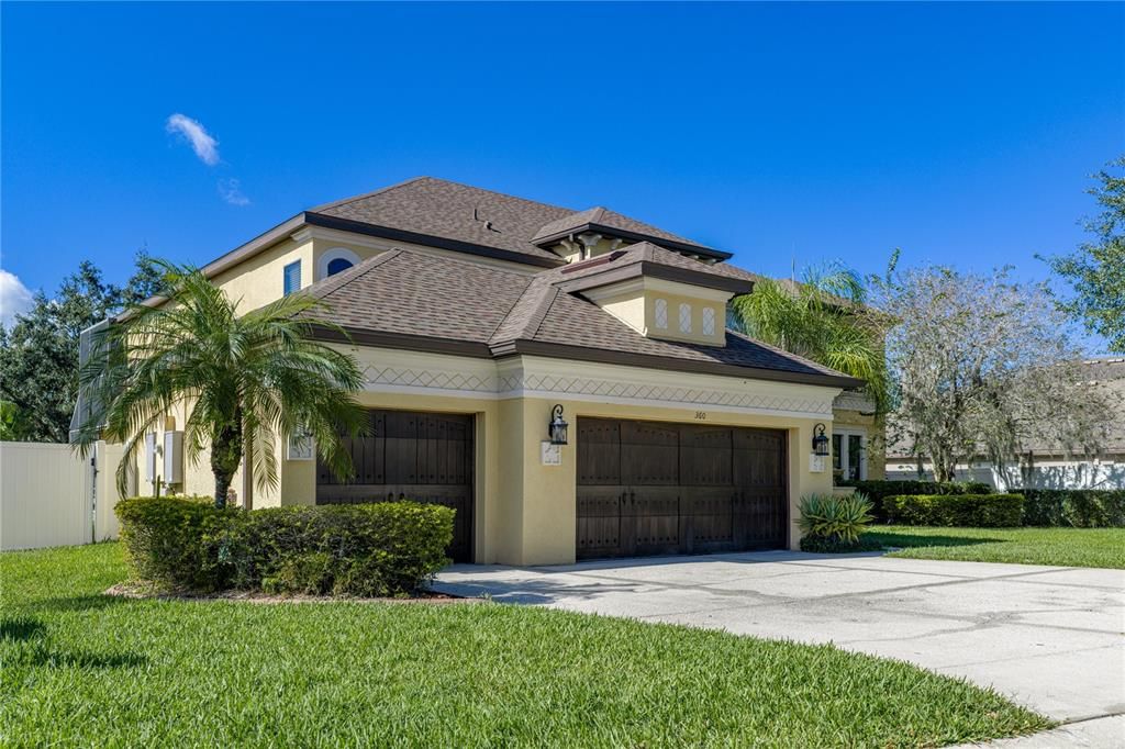 Attached, Exterior, Facade, Mediterranean