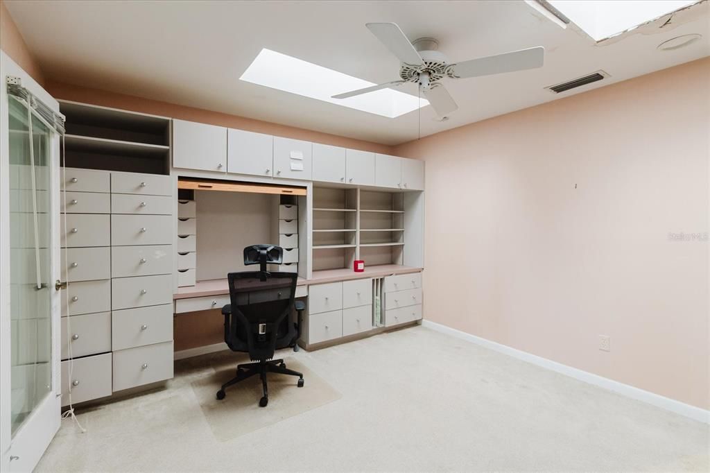 Home Office, Interior