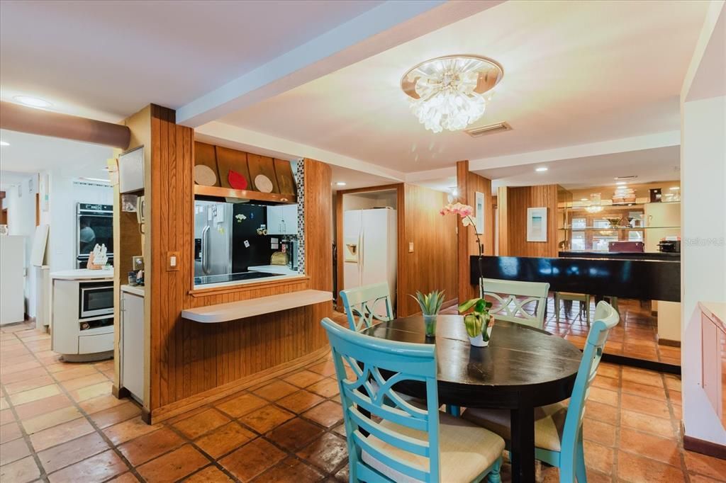 Chandelier, Dining room, Interior, Kitchen, Piano, Recessed Lighting, Wooden Walls