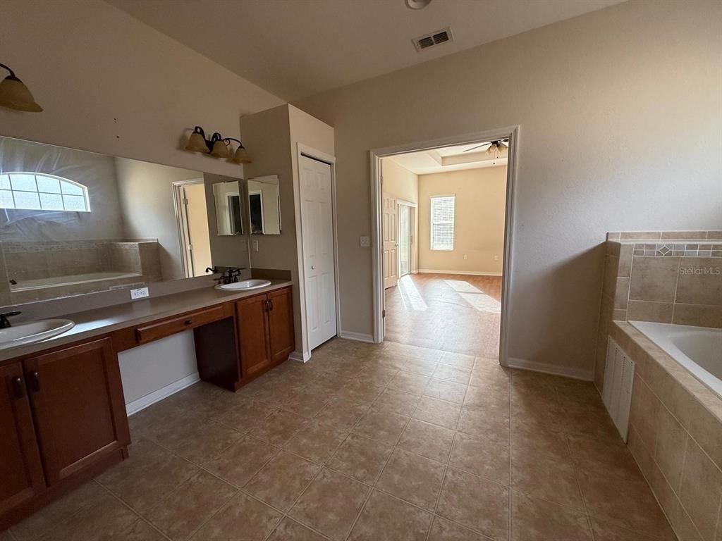 Bathroom, Dual Sink Vanities, Interior