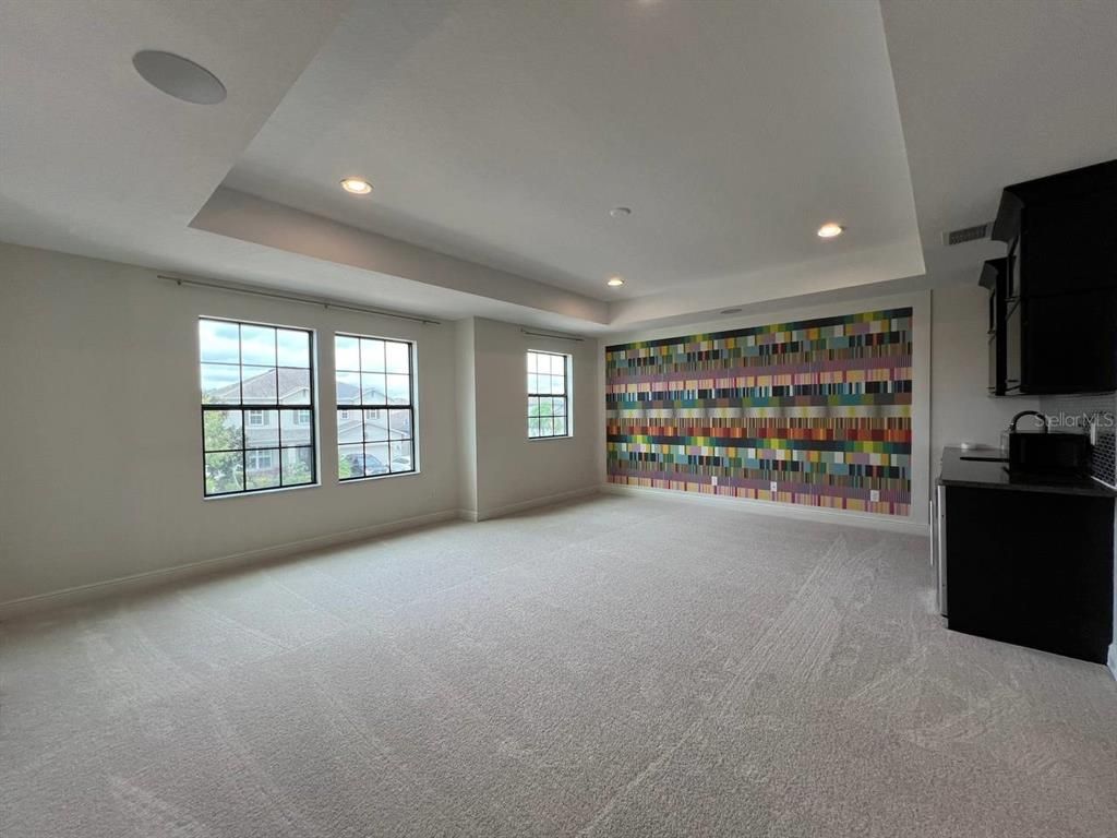 Empty room, Interior, Recessed Lighting