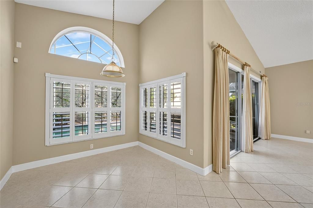Empty room, Interior, Pendant Lights