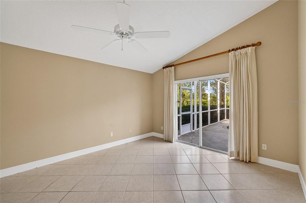 Empty room, Interior