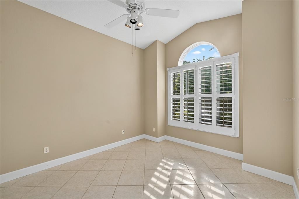 Empty room, Interior