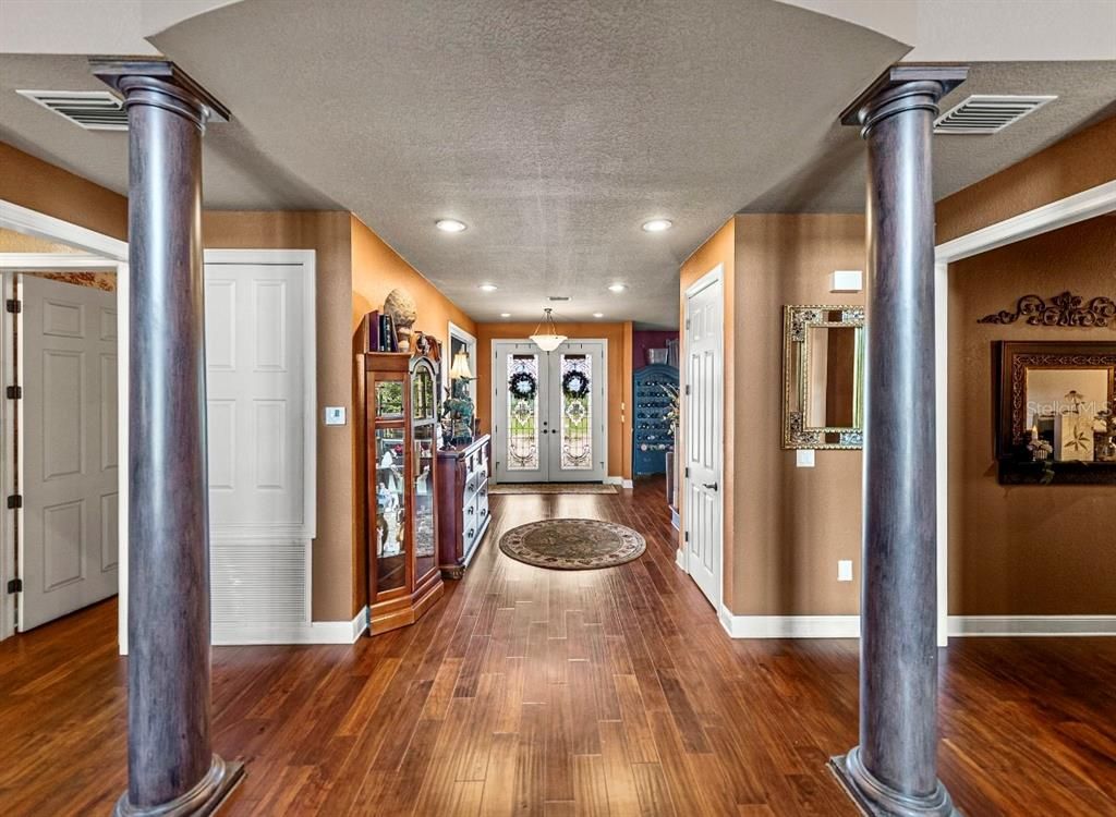 Interior, Recessed Lighting, Wood Texture Flooring