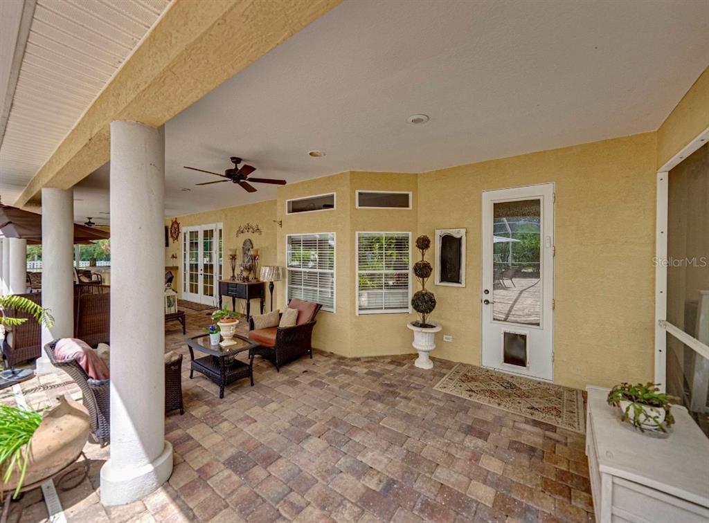 Exterior, Interior, Living room, Recessed Lighting