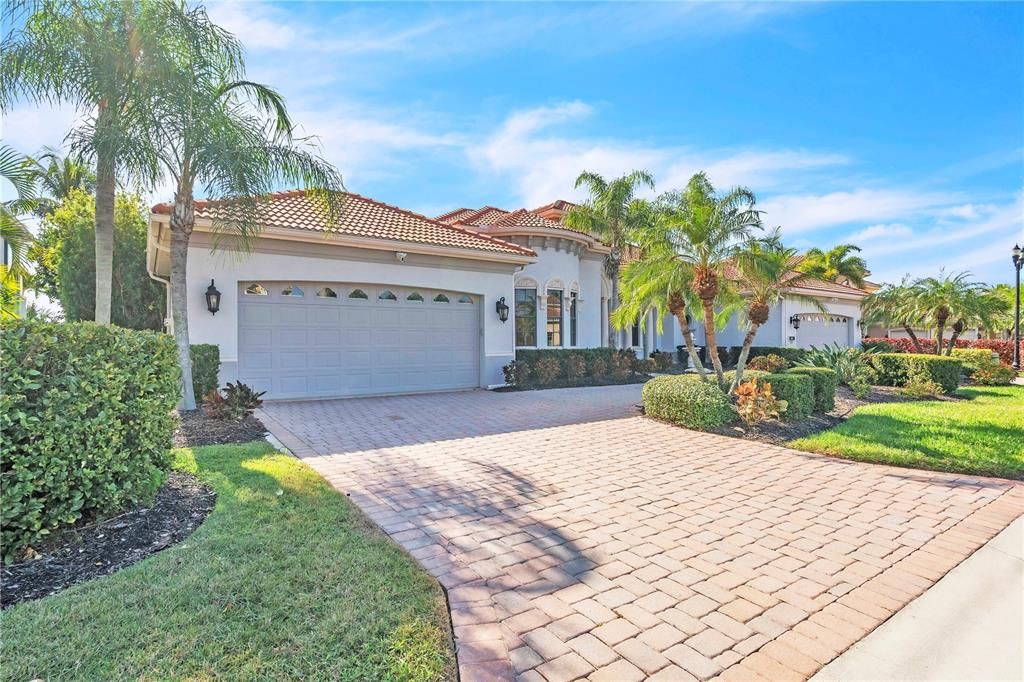 Attached, Exterior, Facade, Mediterranean