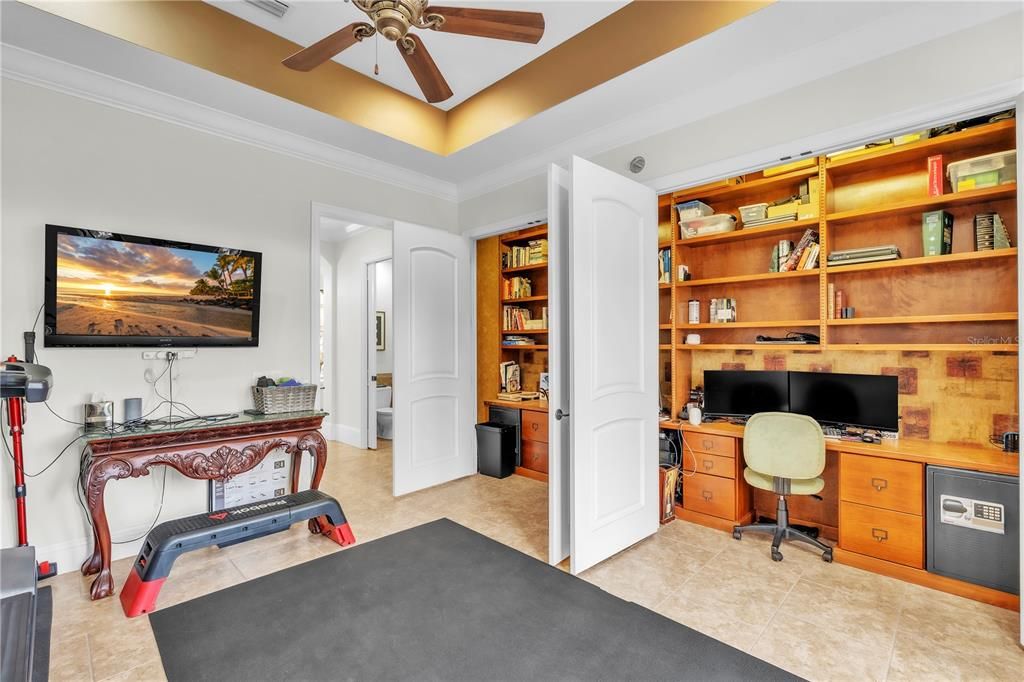 Home Office, Interior