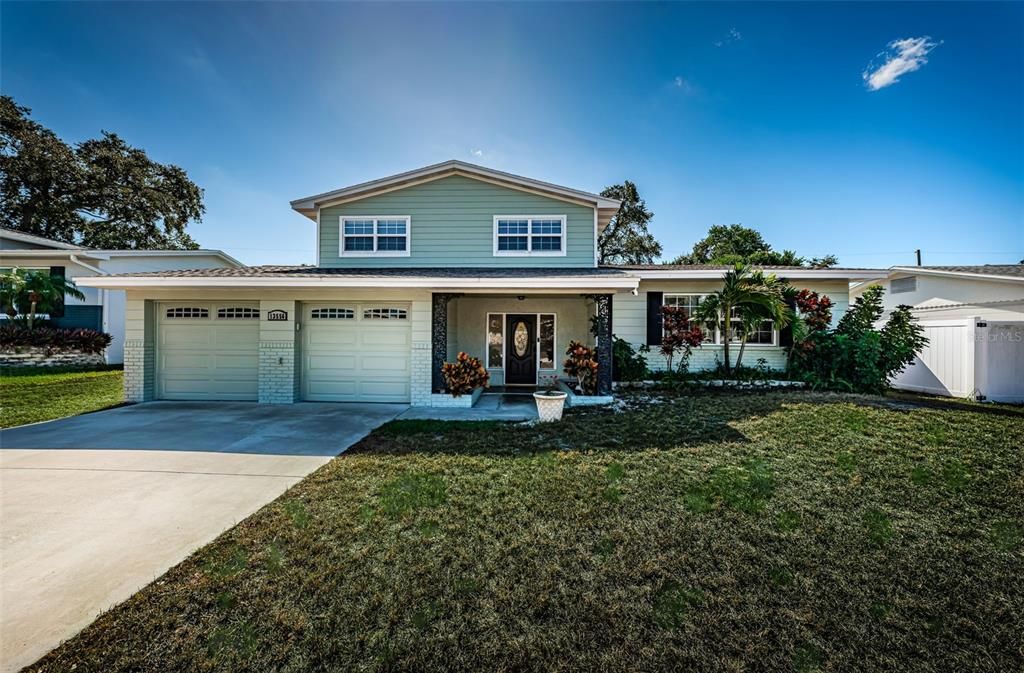 Attached, Exterior, Facade, Ranch