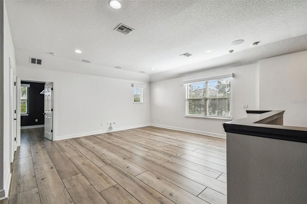 Empty room, Interior, Recessed Lighting, Wood Texture Flooring
