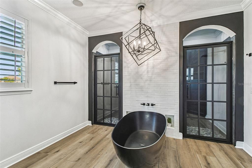 Bathroom, Free Standing Baths, Interior, Pendant Lights, Wood Texture Flooring