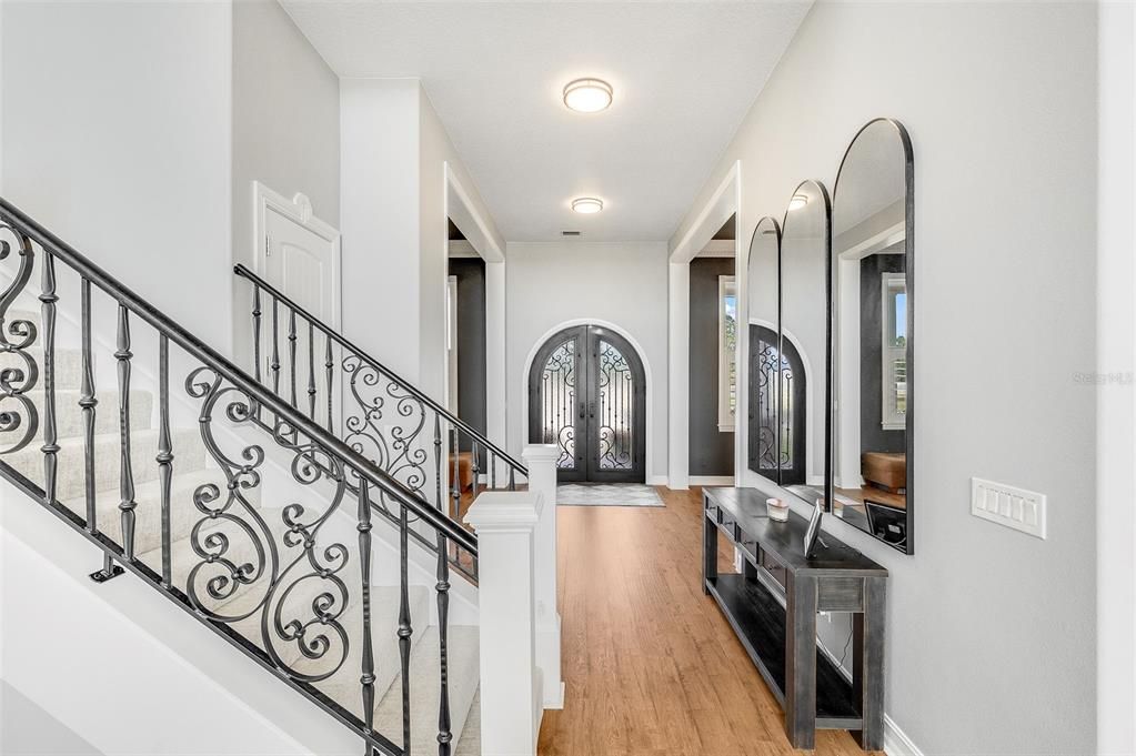 Interior, Recessed Lighting, Wood Texture Flooring