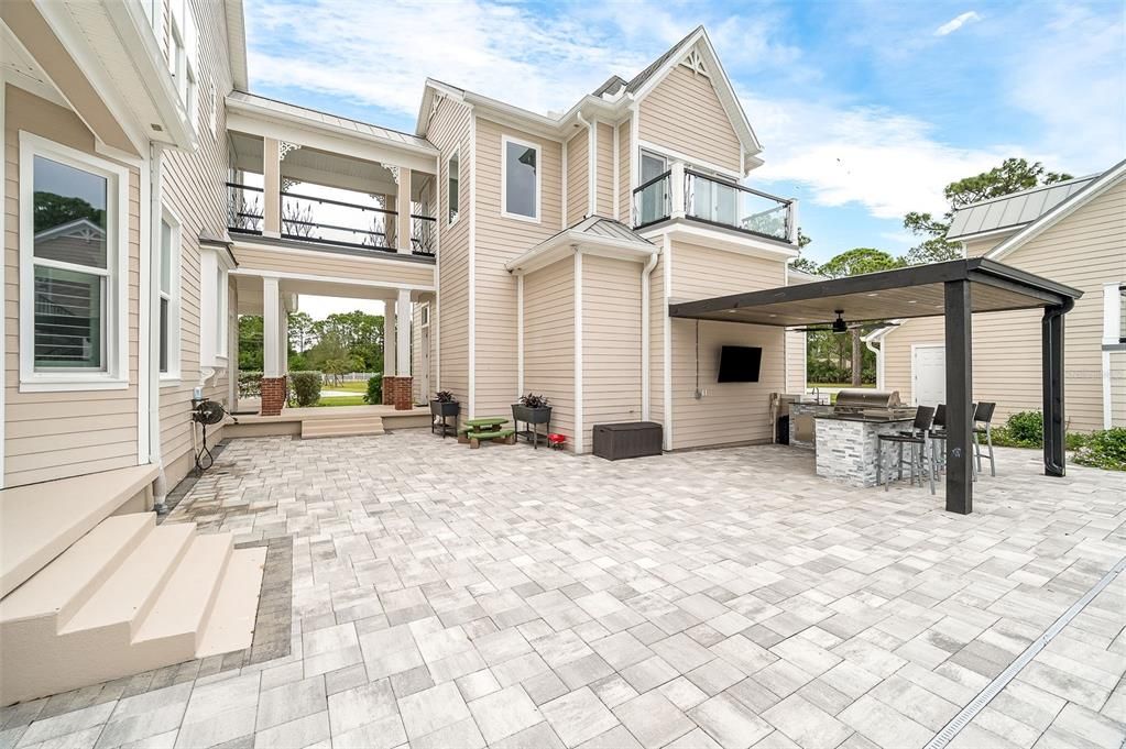 Exterior, Outdoor Kitchen