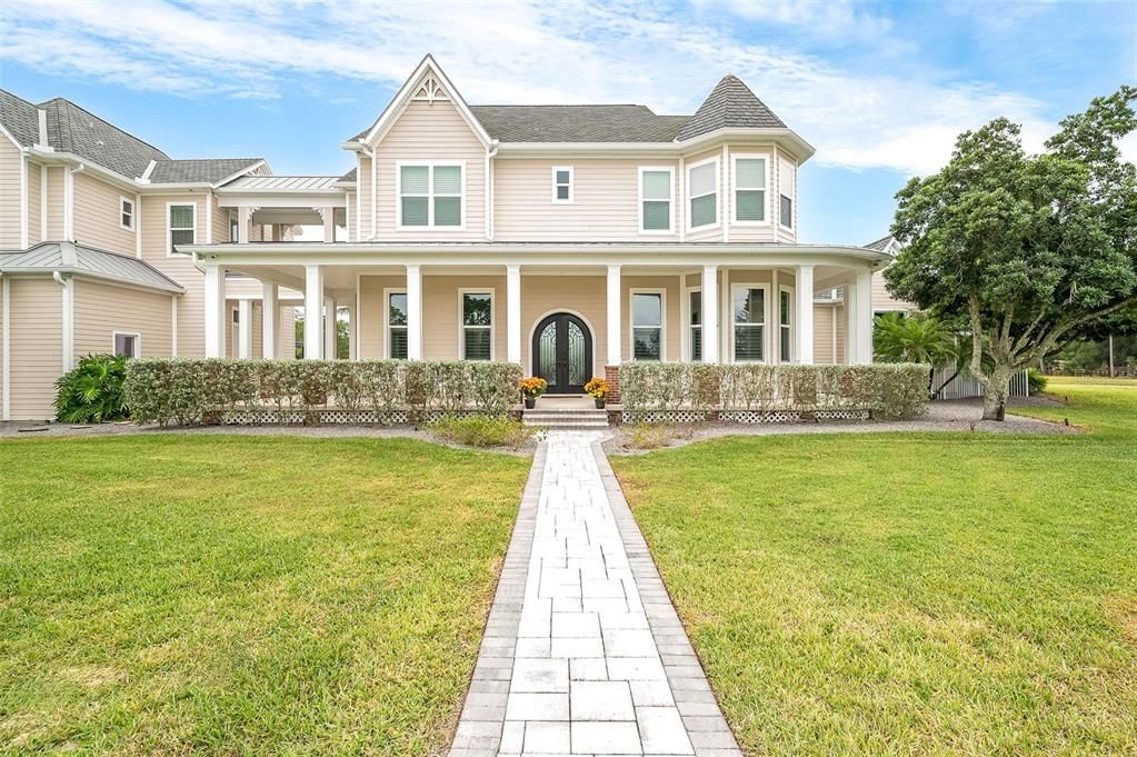 Exterior, Facade, Queen Anne Victorian