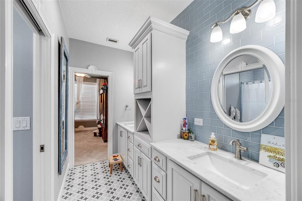 Bathroom, Dual Sink Vanities, Interior