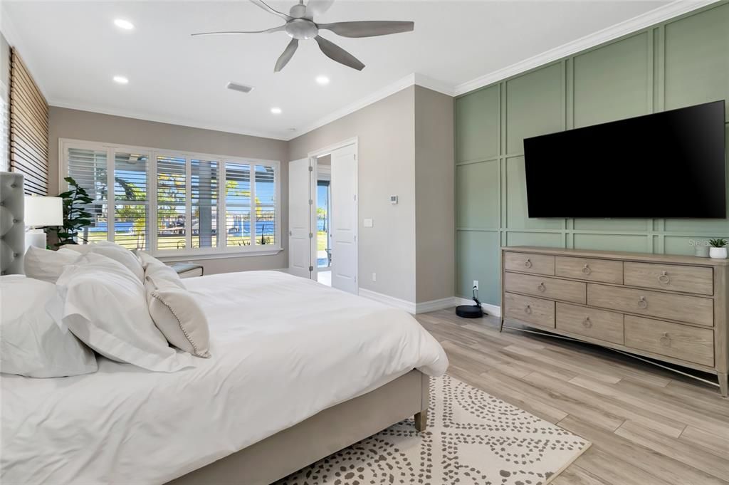 Bedroom, Interior, Recessed Lighting, Water, Wood Texture Flooring