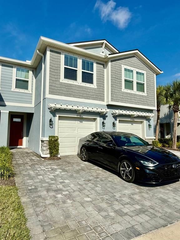 Attached, Exterior, Facade, Rowhouse