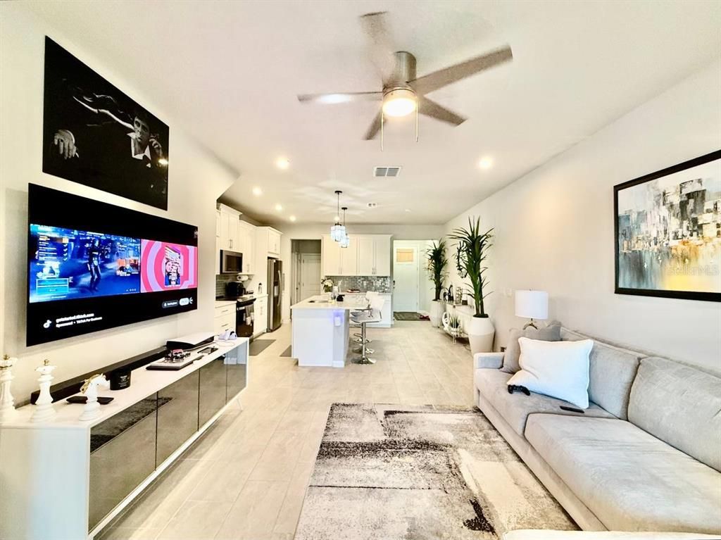 Interior, Kitchen, Living room, Pendant Lights, Recessed Lighting, Stainless Steel Appliances