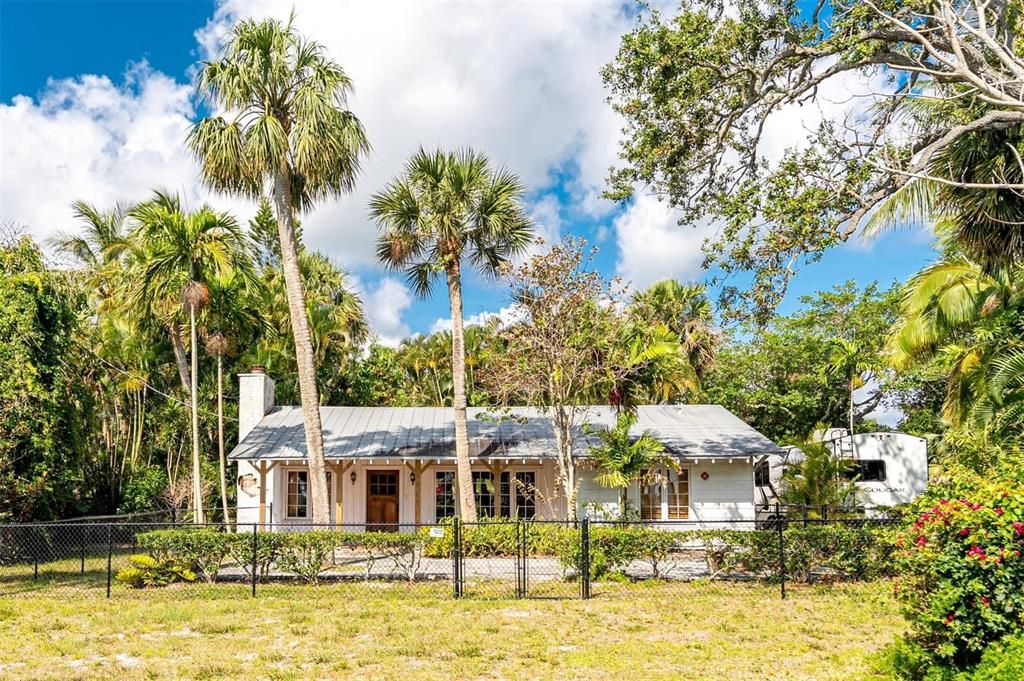 Backyard, Exterior, Facade, Ranch