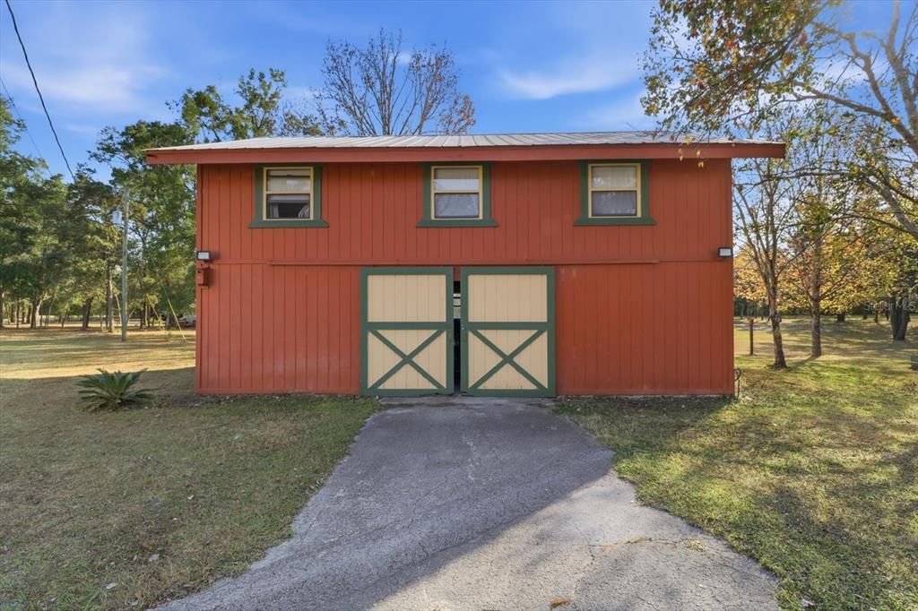 Backyard, Exterior, Facade, Raised Ranch