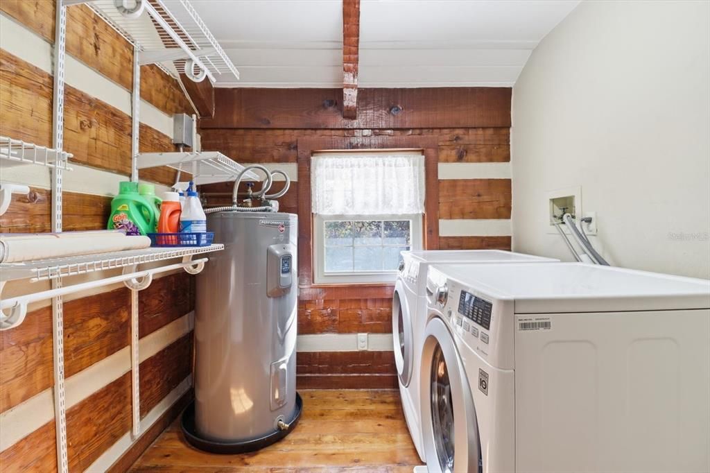 Interior, Washer, Wood Texture Flooring