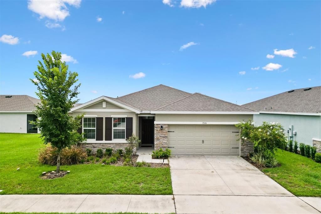 Attached, Exterior, Facade, Ranch