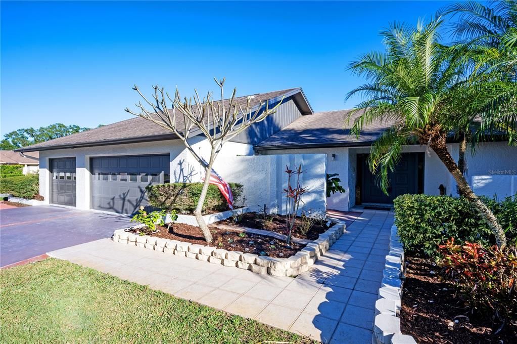 Attached, Exterior, Facade, Ranch