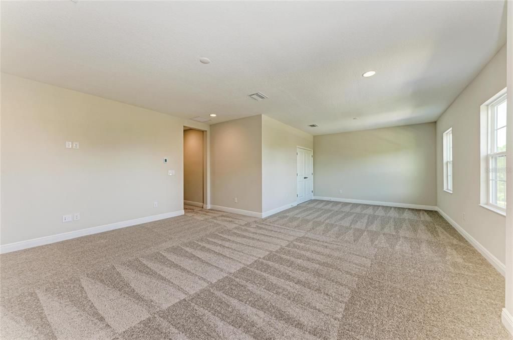 Empty room, Interior, Recessed Lighting