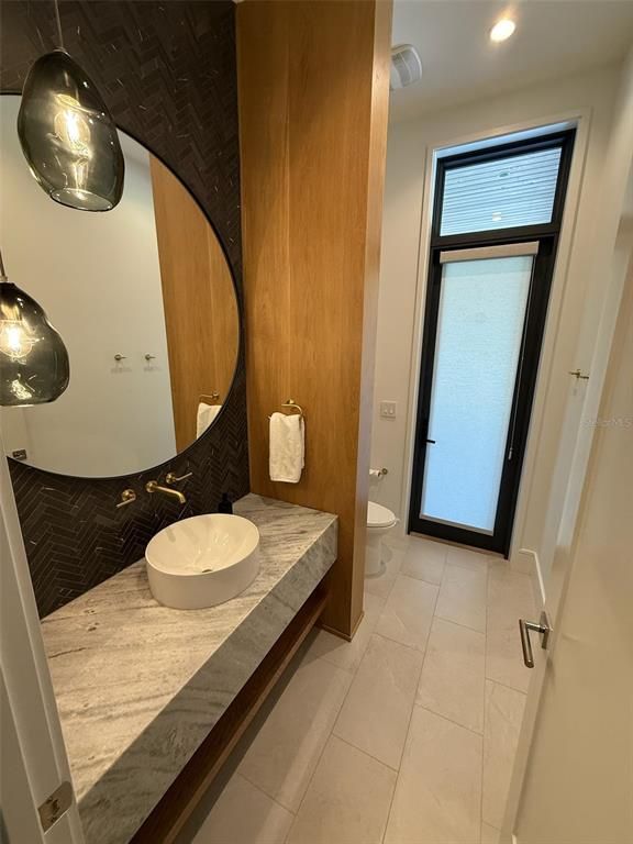 Bathroom, Interior, Recessed Lighting